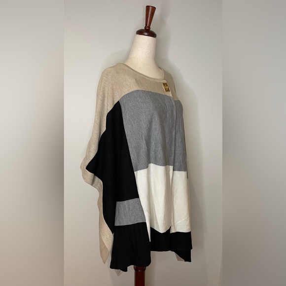 Calvin Klein Poncho - Picture 4 of 6